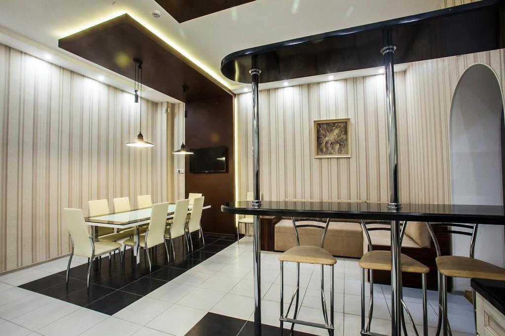 גומל Hotel Tsentralnaya מראה חיצוני תמונה