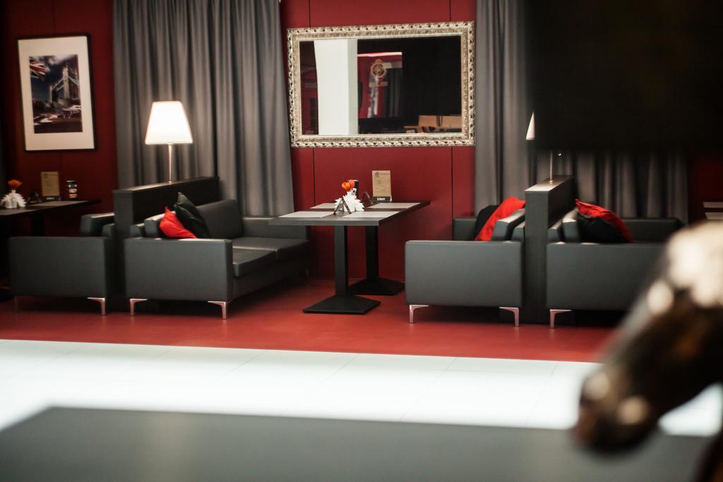 גומל Hotel Tsentralnaya מראה חיצוני תמונה